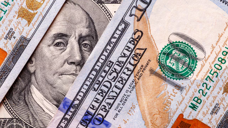 El dólar oficial y el blue cerraron la semana con un leve aumento